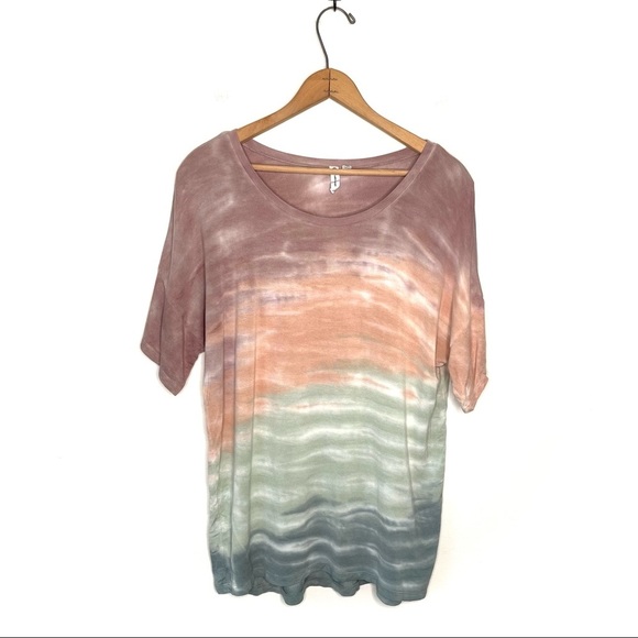 Cable & Gauge | Ombré Tie DyeShort Sleeve Top - Picture 1 of 6